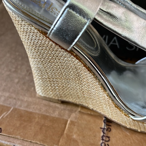 Charles by Charles David Silvertone Platform Wedge Sz 7 1/2 - Picture 9 of 15